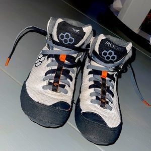 RUDIS Wrestling Shoes, Youth Size 3